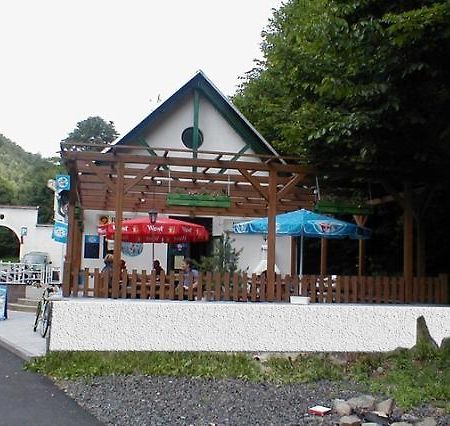 Restaurace A Pension Prvni Mlyn Хомутов Екстер'єр фото