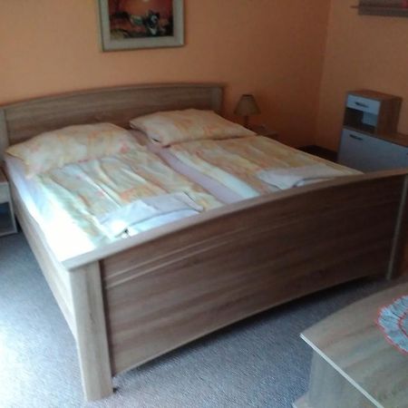 Restaurace A Pension Prvni Mlyn Хомутов Екстер'єр фото