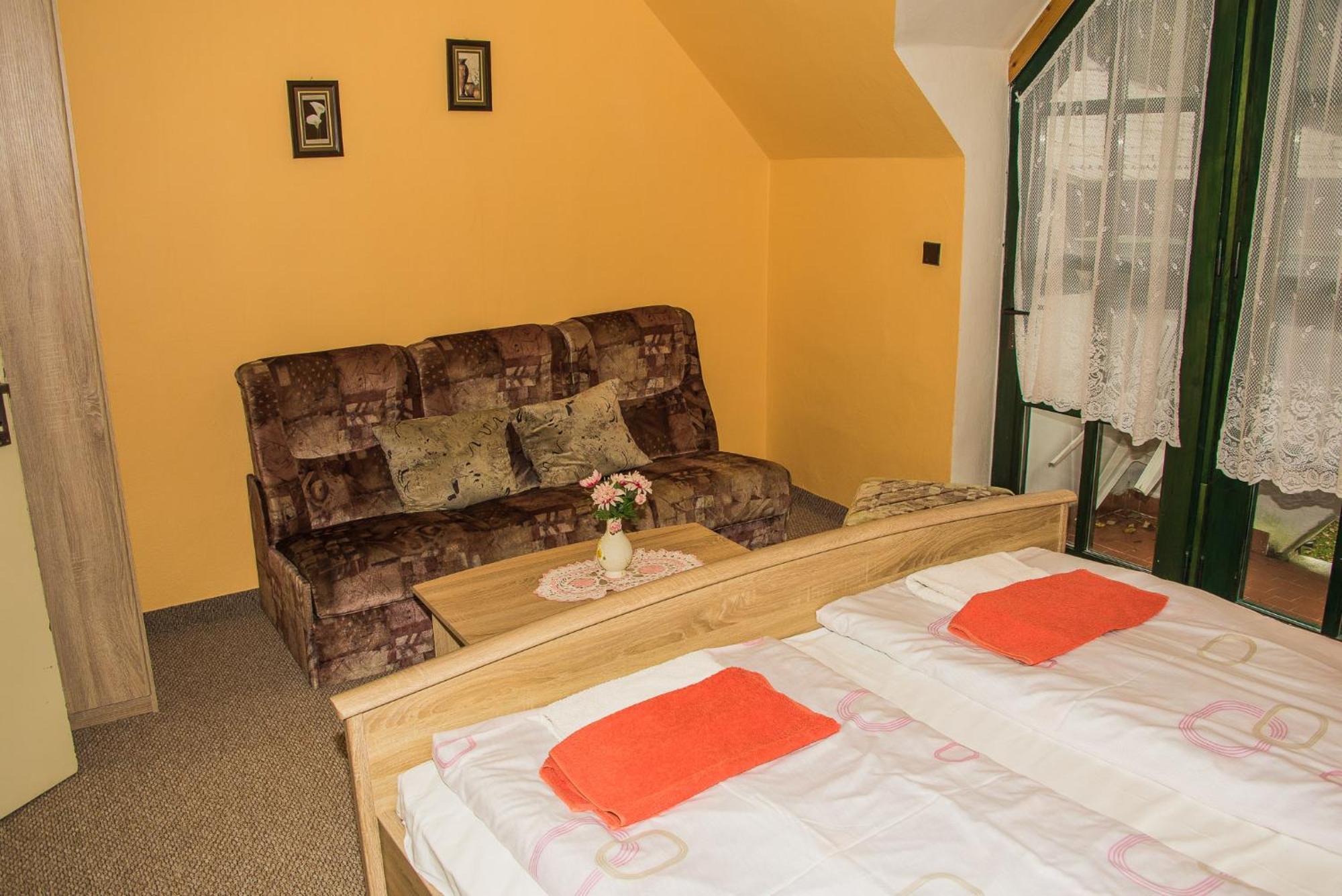 Restaurace A Pension Prvni Mlyn Хомутов Екстер'єр фото