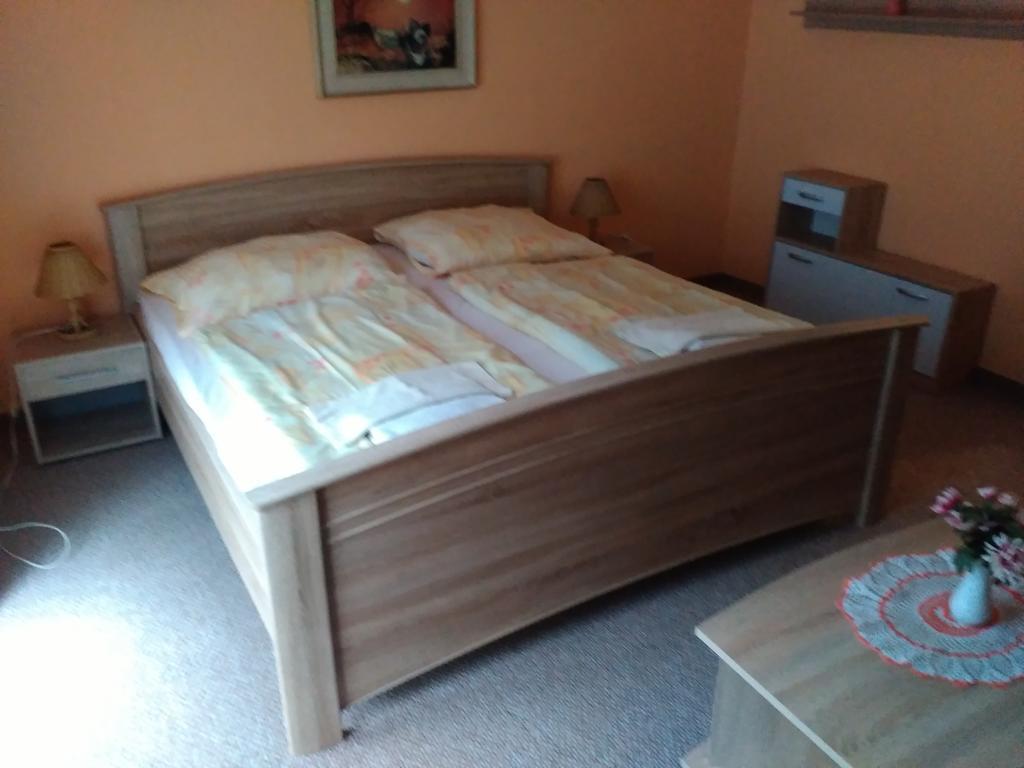 Restaurace A Pension Prvni Mlyn Хомутов Екстер'єр фото